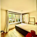 Private And Modern One Bed Gated Flat